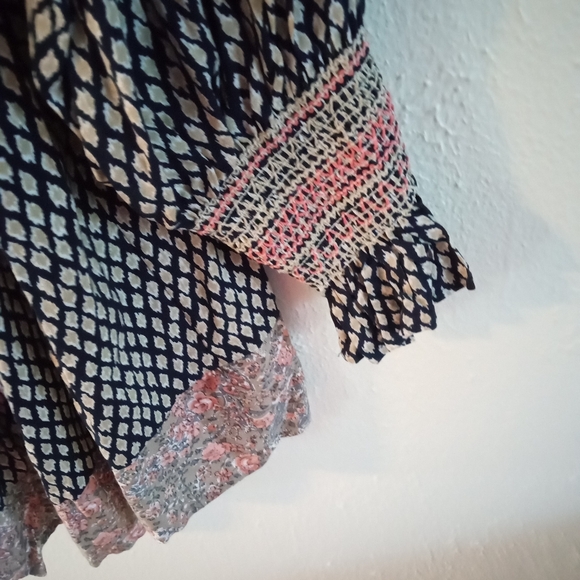 🆕 Vanessa Virginia Anthropologie Savanne Smocked Off ShoulderTop Black | L NWT - Picture 4 of 7